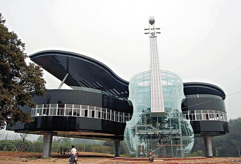 house built to look like a piano in China
