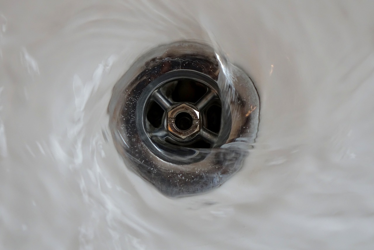 water circling bath drain
