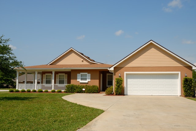 What is a Built-In Garage vs Attached Garage vs Detached Garage vs Carport