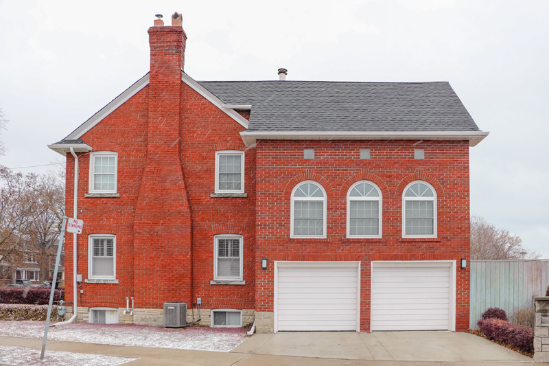 What is a Built-In Garage vs Attached Garage vs Detached Garage vs Carport